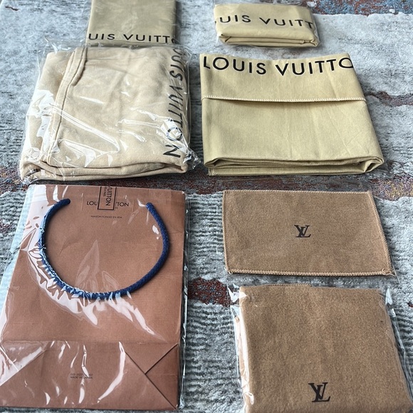 LV, Duster bag Bundle, Mix Size - Picture 2 of 3